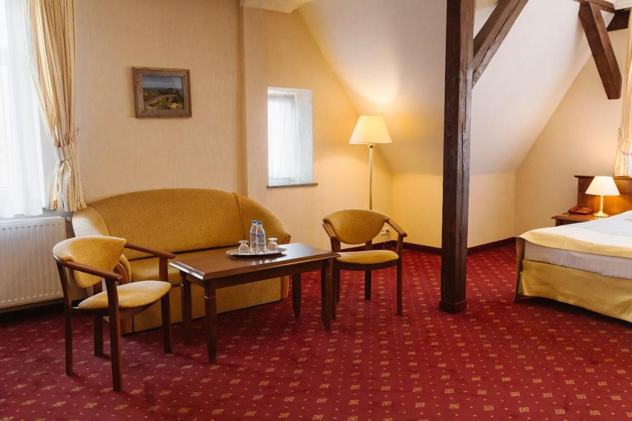 Hotel Jakub Sobieski Олава Экстерьер фото