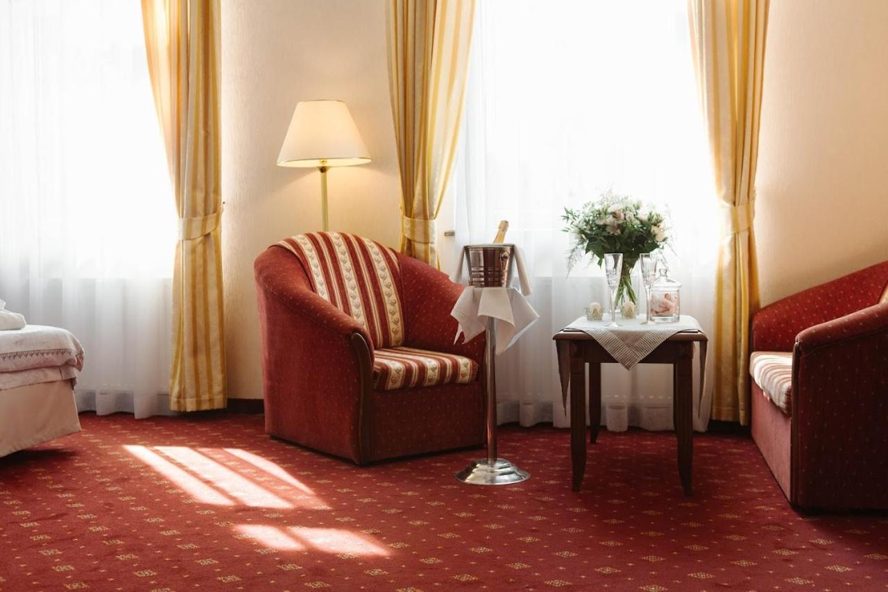 Hotel Jakub Sobieski Олава Экстерьер фото