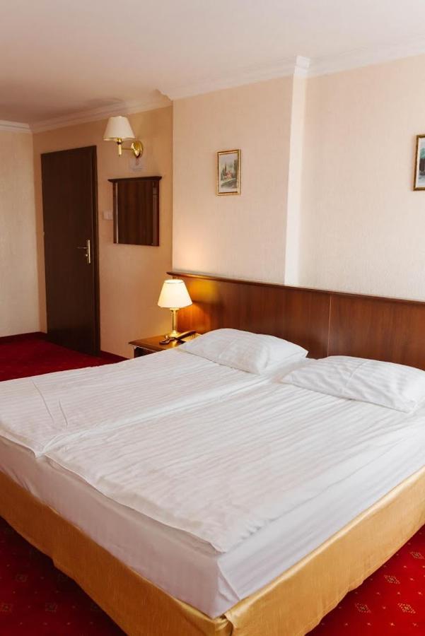 Hotel Jakub Sobieski Олава Экстерьер фото