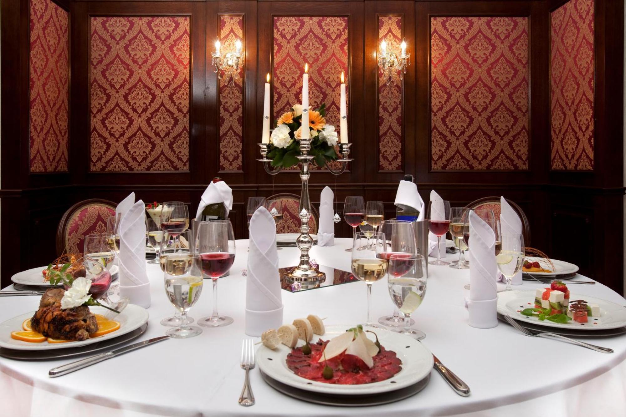Hotel Jakub Sobieski Олава Экстерьер фото